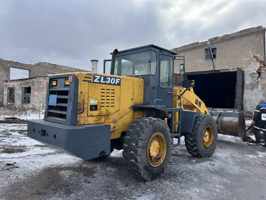 Погрузчик двух кубовый китай 2011