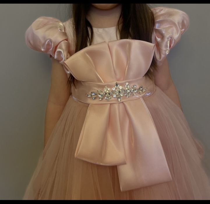 Прожаи нарядное платье на девочку