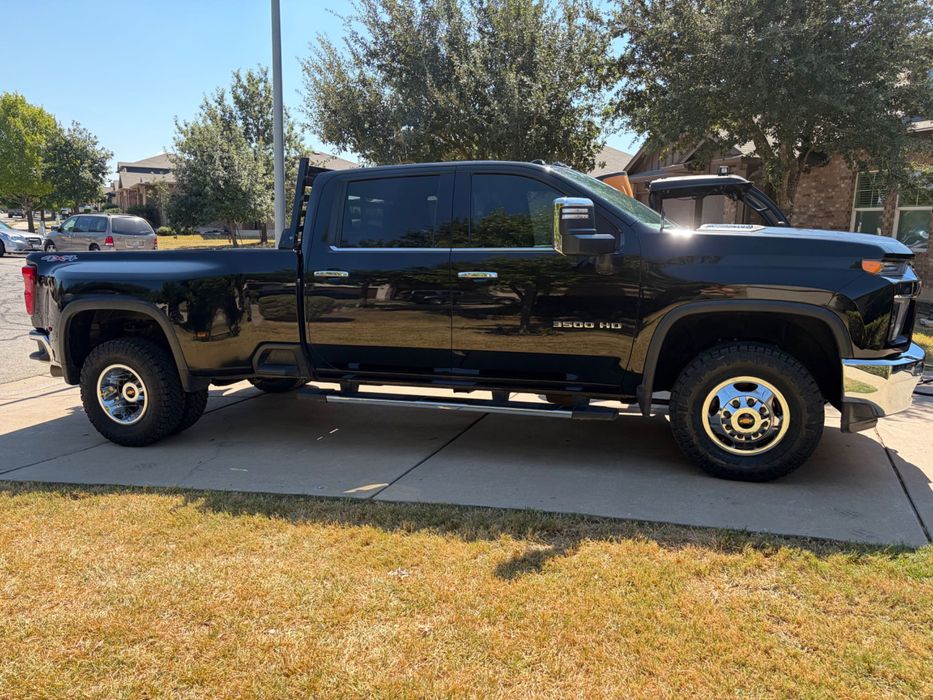 2023 Chevrolet Silverado 3500 dually