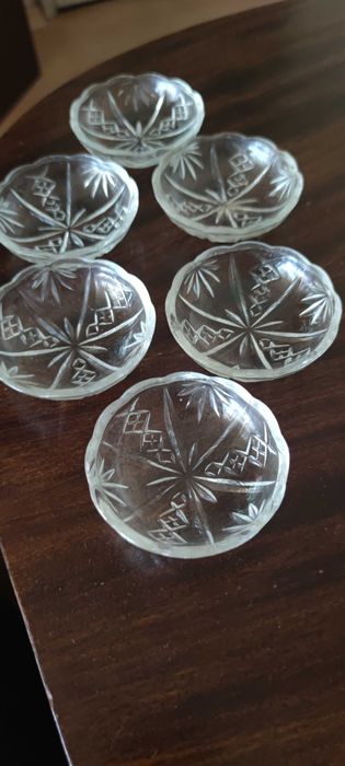 Стъклени съдове за ядки, чинийки, пепелници