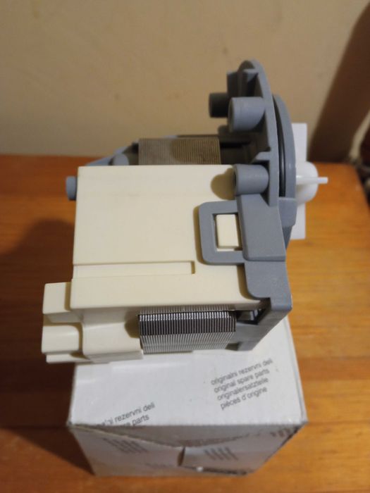 Помпа за пералня