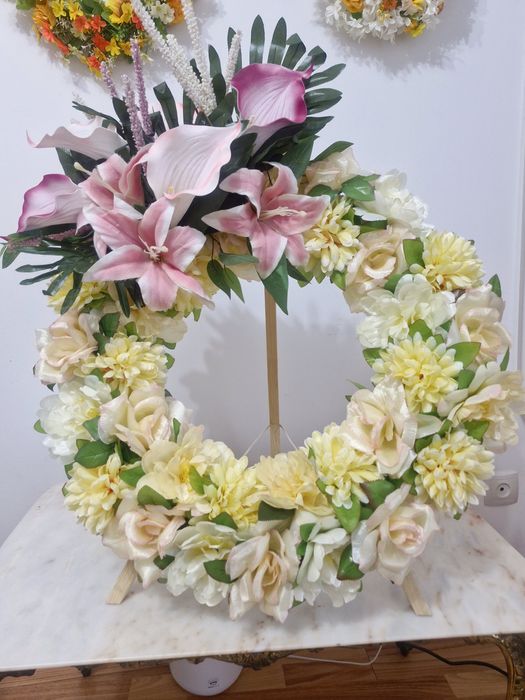 Coroane funerare cu picior