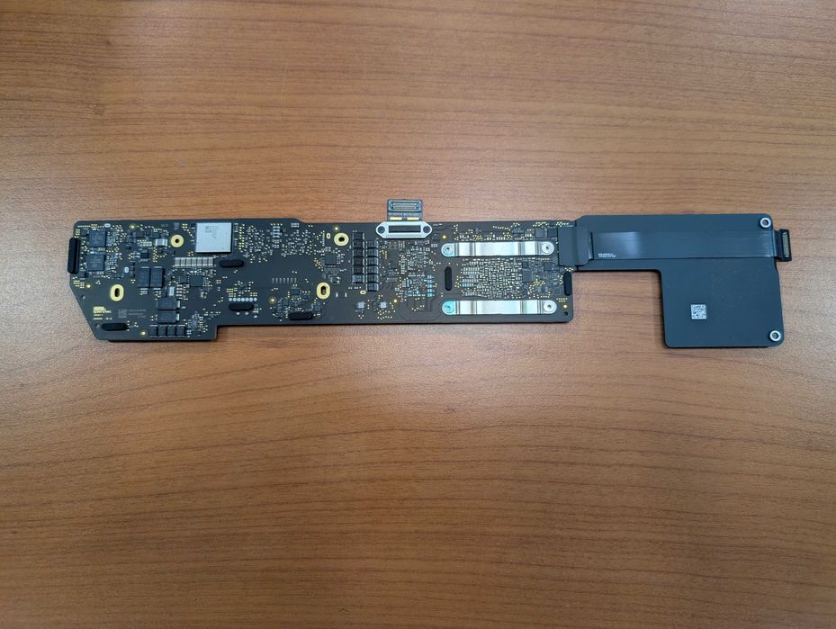 Placa de baza Macbook Air M1 2020 A2337 8Gb Ram 256Gb SSD cu TouchID (Deblocată - fără iCloud sau MDM)