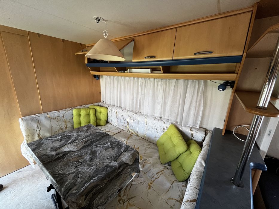 Каравана за 6 души Hobby DeLuxe 560