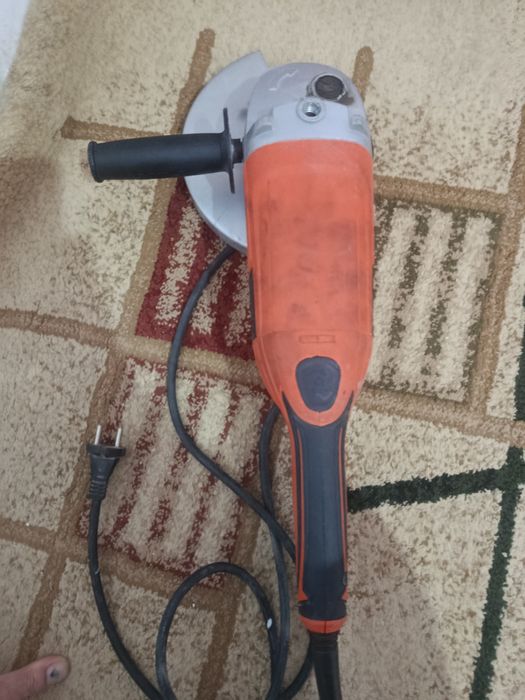 Болгарка большая.