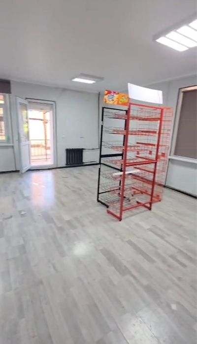 Сдаётся магазин в аренду возле площади.