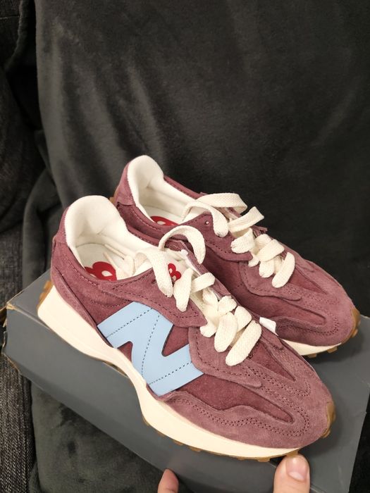 New Balance 327 culoare roșu burgund cu logo N albastru 37 noi originali