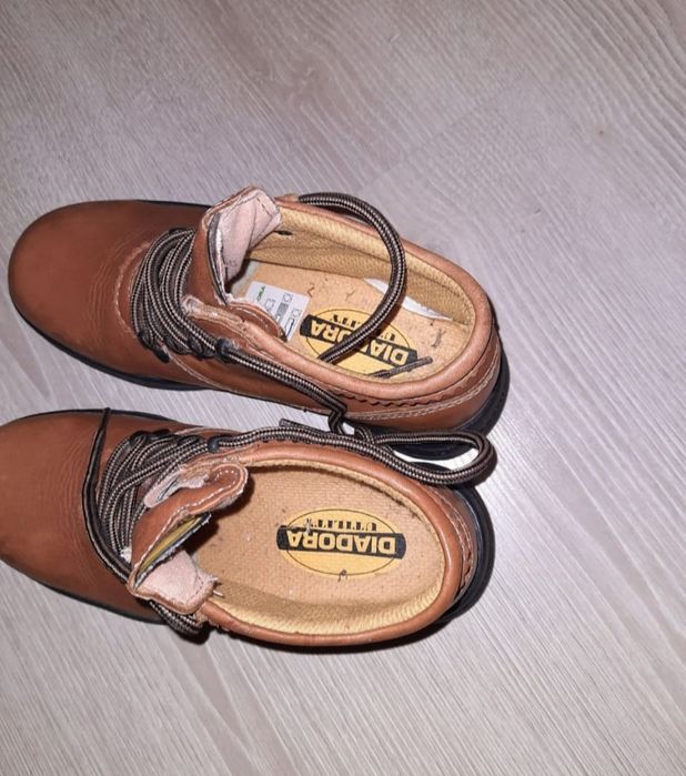 Bocanci cu bombeu metalic Diadora marimea 36