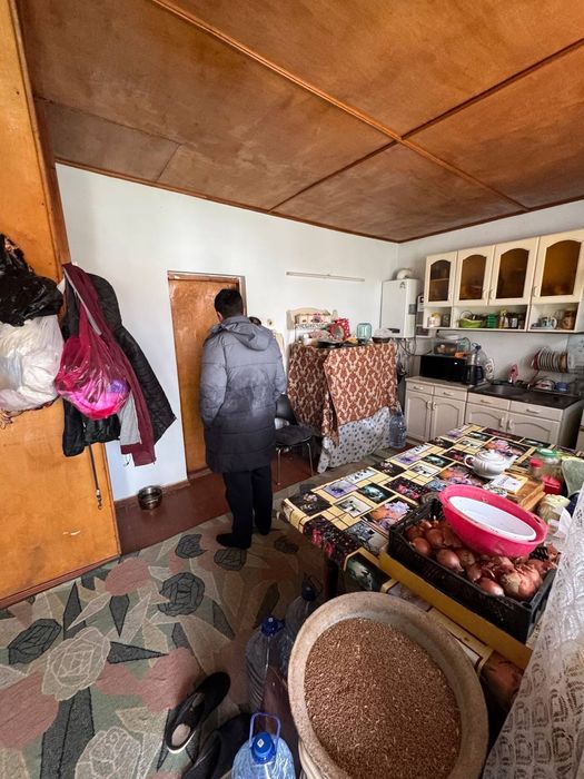 Срочно продаеться дача три комнаты , 6 соток земли, сад ,