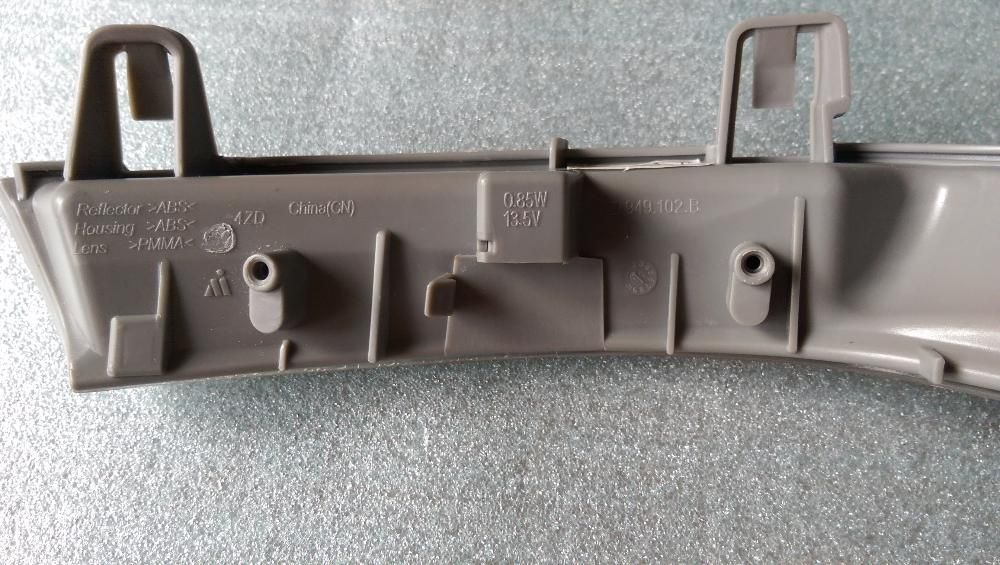 Semnalizare oglinda DREAPTA VW Golf 5 6 Passat B6 Jetta Skoda Superb