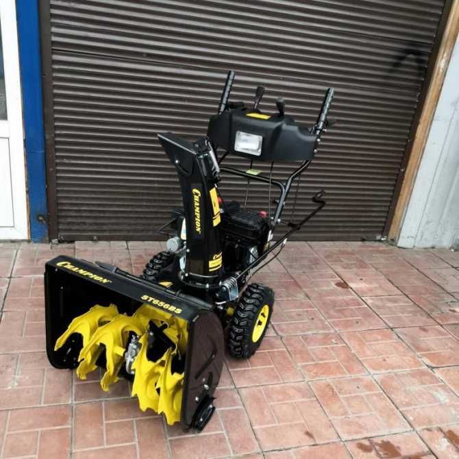 Снегоуборщик Champion ST656