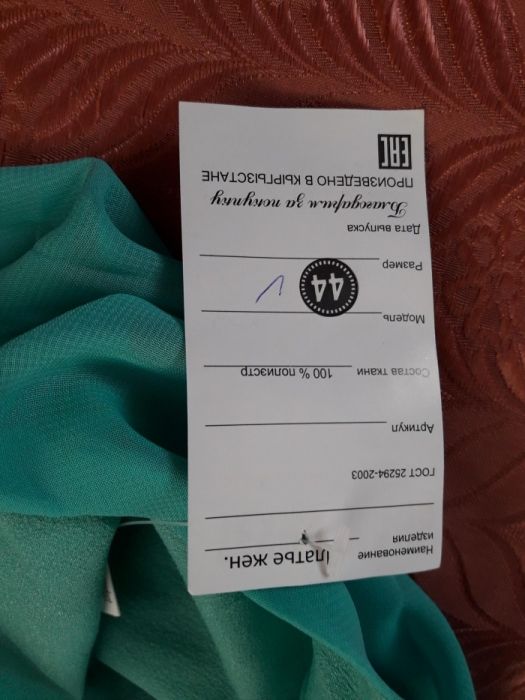 Платье продам новое