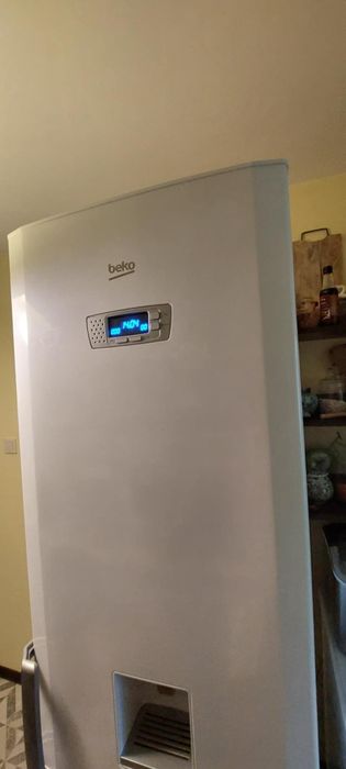 Хладилник с фризер Beko.