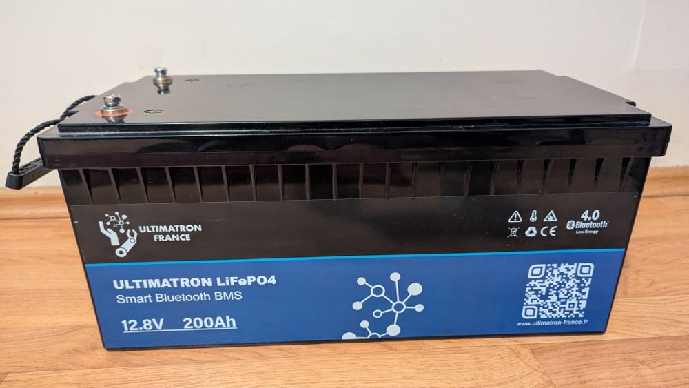 Baterie litiu Ultimatron LiFePO4 12.8V 200Ah cu Bluetooth BMS