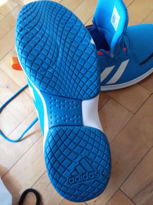 Маратонки адидас