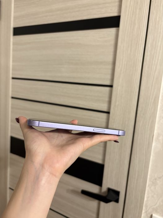 iPhone 12 в лавандовом цвете