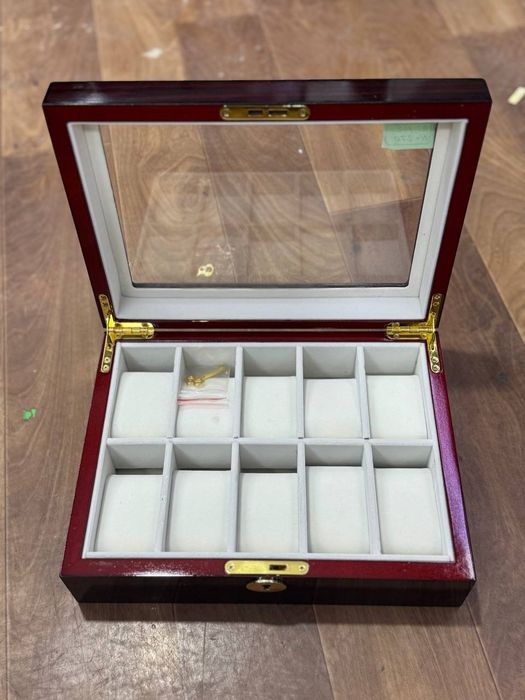 Шкатулка для часов и украшений для хранения