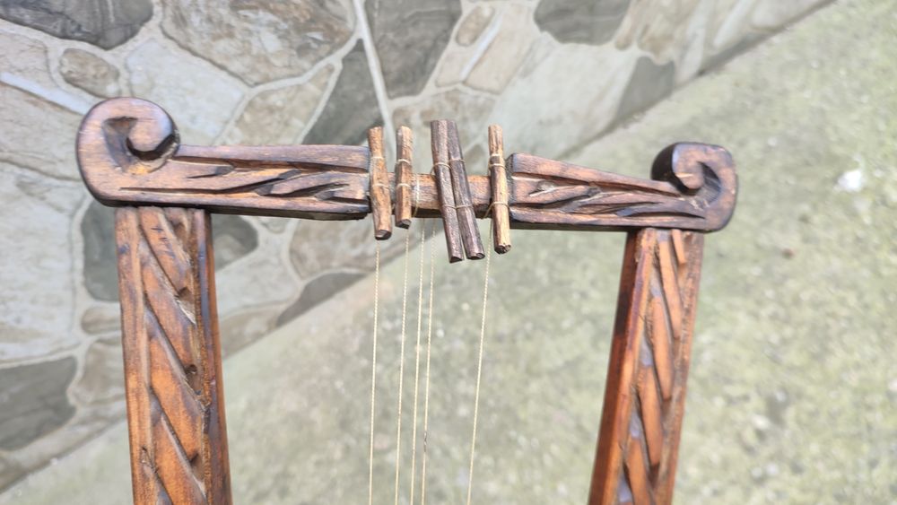 Instrument tradițional etiopian "Begena" sau "Krar"