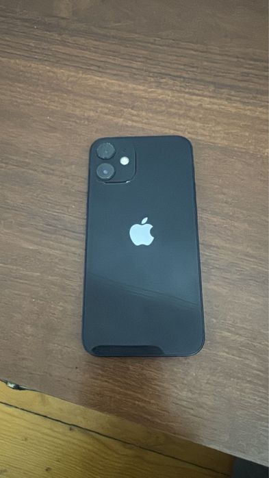 Продам айфон 12 мини.