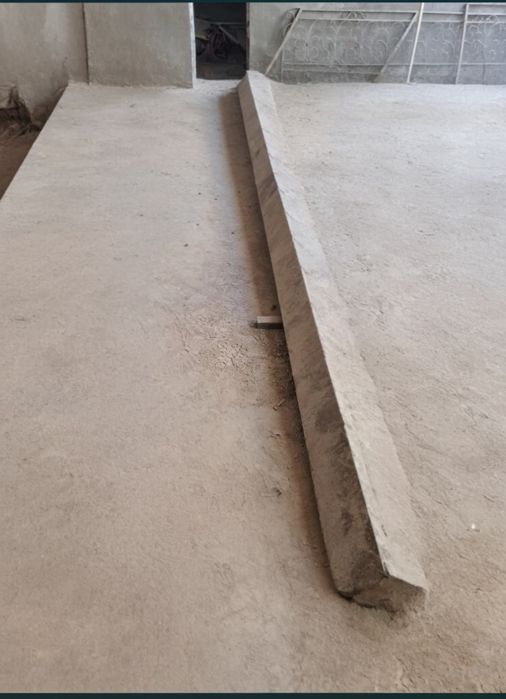 2ta temir ugolnil zinadan chiqan