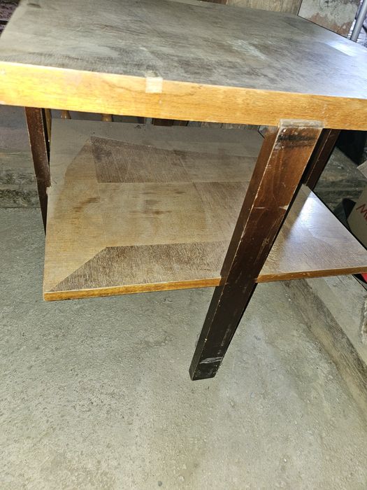 Дървена масичка холна