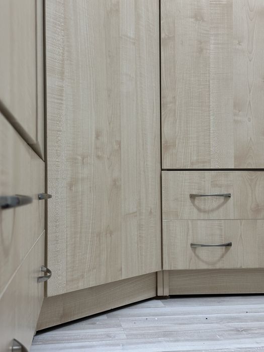 СРОЧНО  Угловой шкаф.