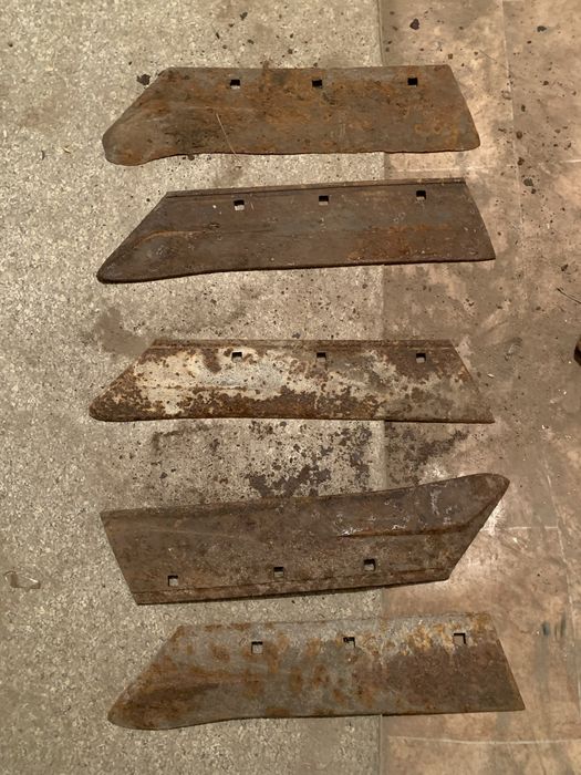 Серьга на трактор лемех