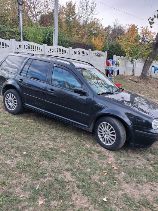 Vând mașina sau schimb cu animale