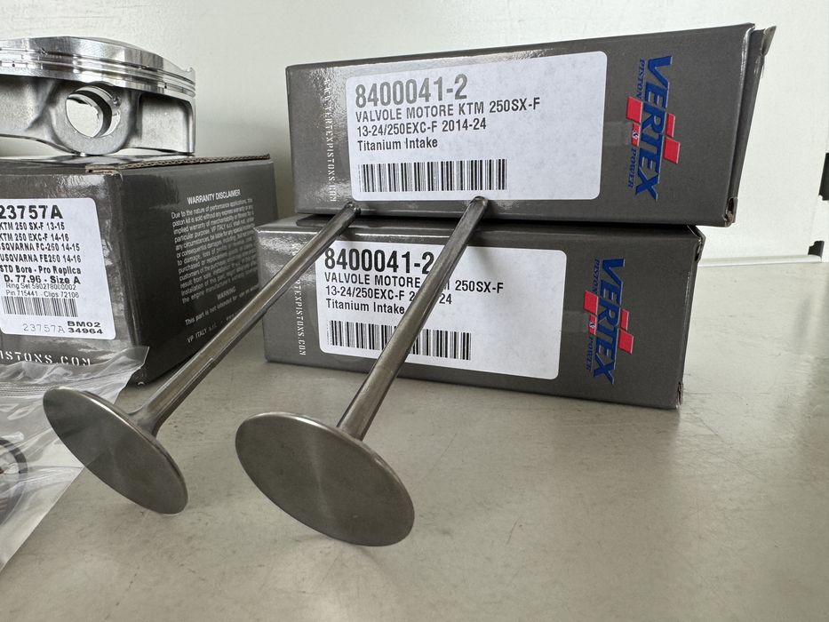 НОВ Комплект Цилиндър Бутало Клапани Гарнитури KTM SX-F 250 2013/2015