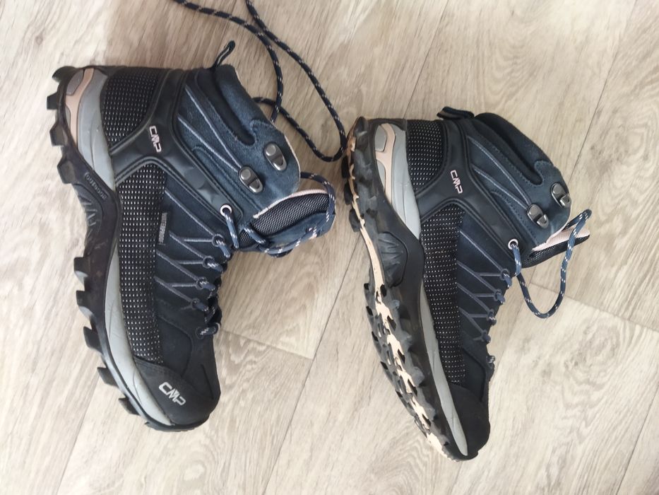 Дамски туристически обувки 39 номер.