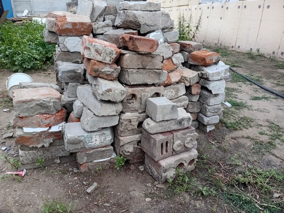 Кирпичи, кирпичи