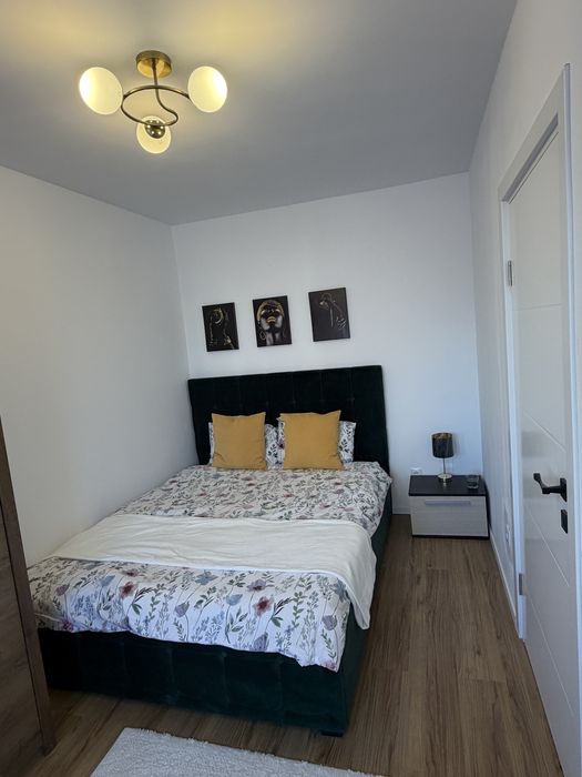 Închiriez apartament