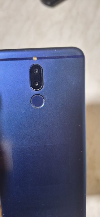 220 lei Huawei Mate 10 Lite