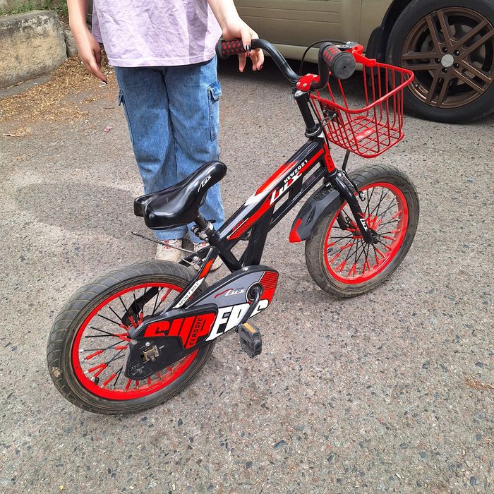 Детский велосипед  на  6-8 лет