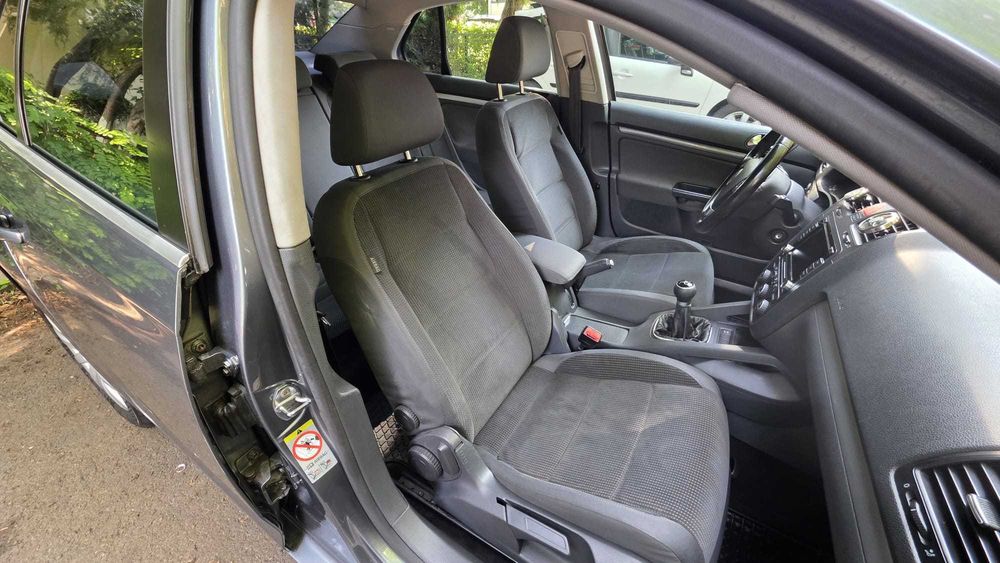 Vând Volkswagen Jetta,