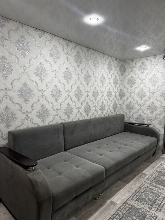 Продаётся диван длиной 3,5 метра.