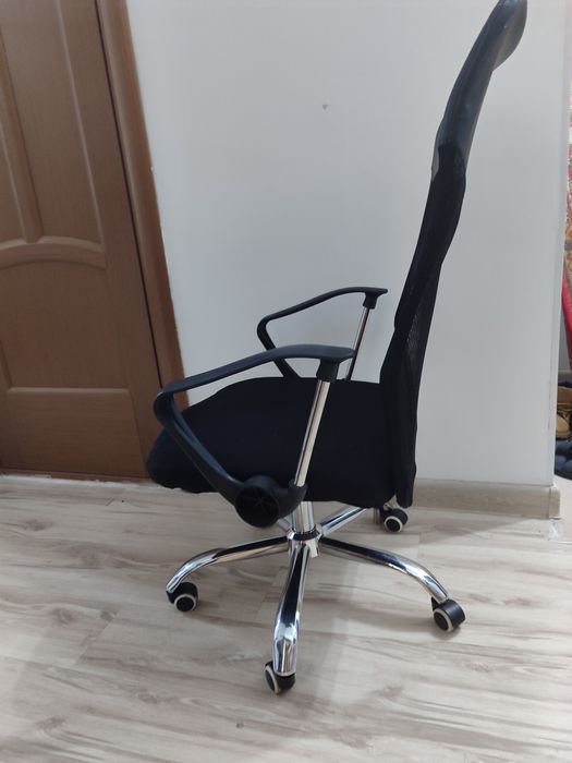 Кресло легкое на колесах