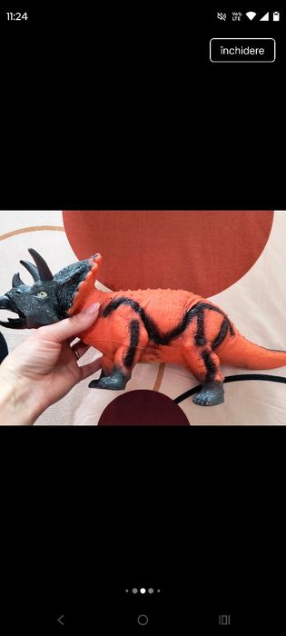 Dinozaur din plastic cauciucat cu sunete