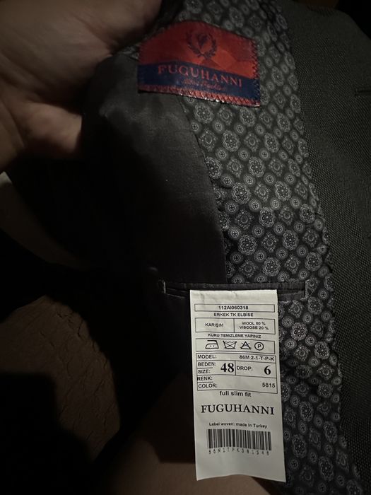 Продам костюмы мужские