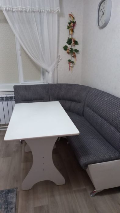 Продам кухонный угловой диван 1.100×0.60