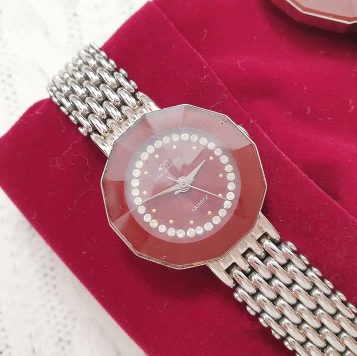 Часы наручные Quartz