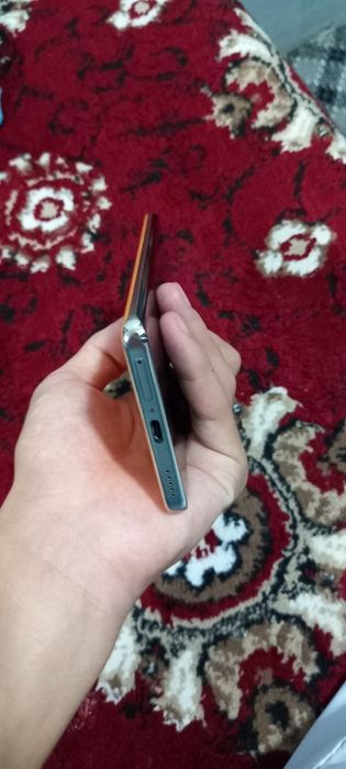 Honor x9b aybi yo hamma joyi radnoy 12+8  ga 256 xotira narxi 3mln