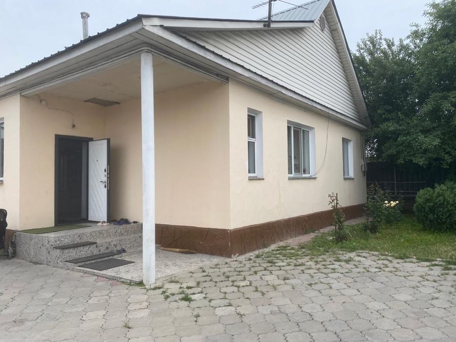 Дом с магазином в Бурундае