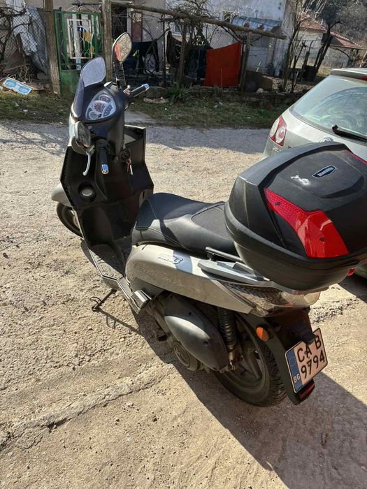 Продавам скутер KYMCO  300 кубика