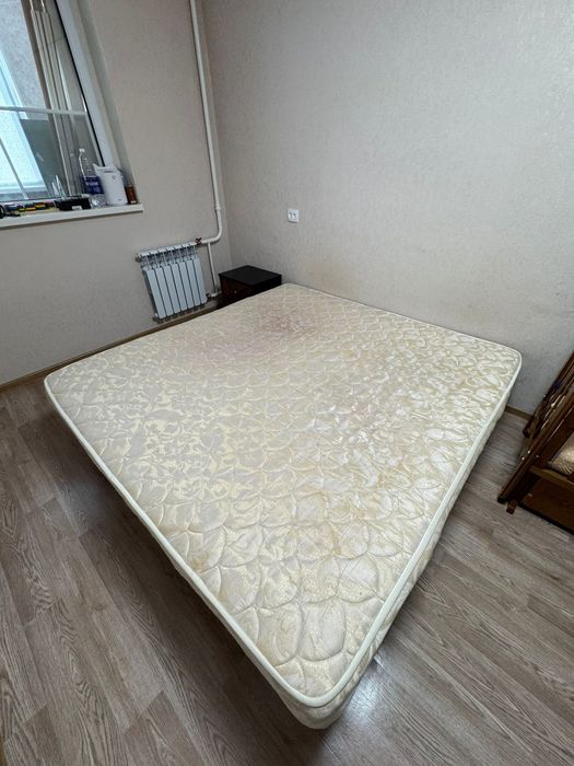 Отдам матрас с каркасом