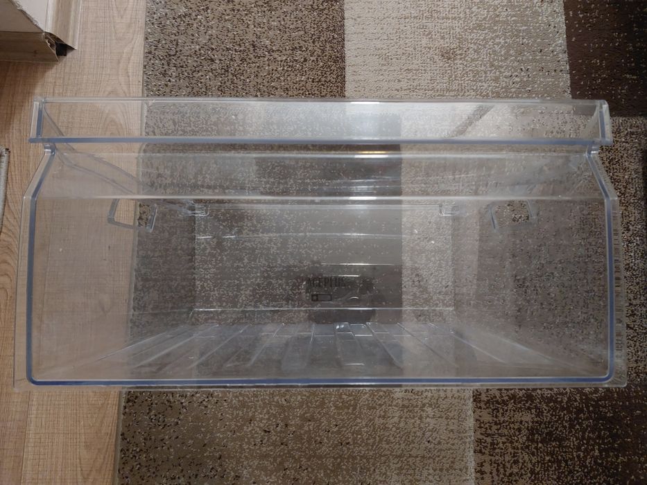 Чекмеджета, стъкло и рафт за бутилки за комбиниран хладилник Electrolu