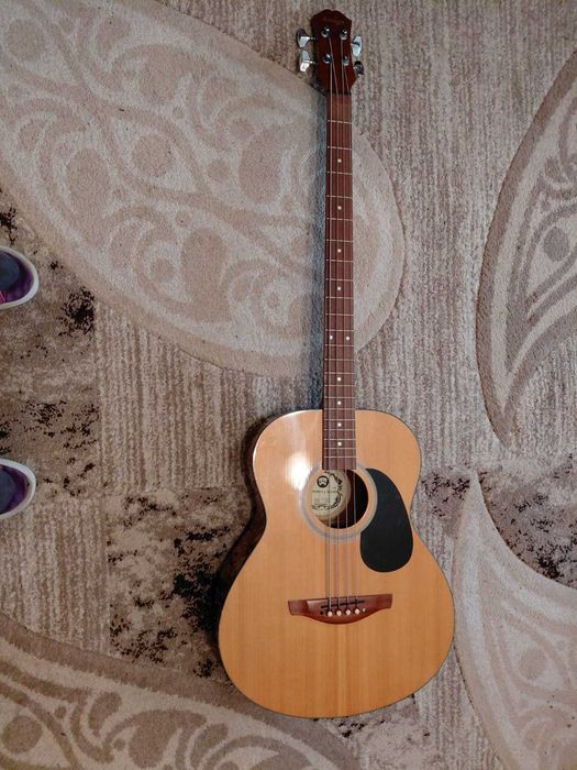 Chitara Bass Acustica Hora,stare impecabila(cu husa de tansport)- fabricata pentru export.
