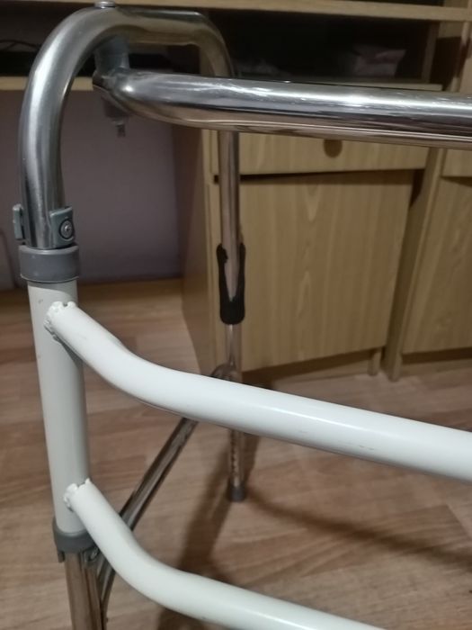 Ходунки и костыли