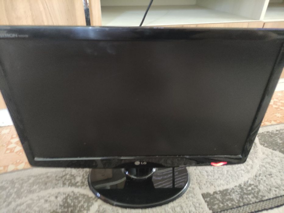 Монитор Lg w2243s