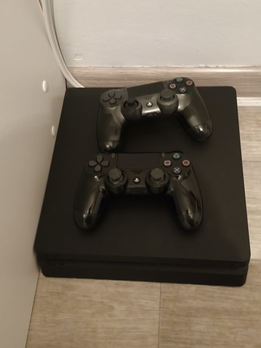 Продам playstation 4 slim